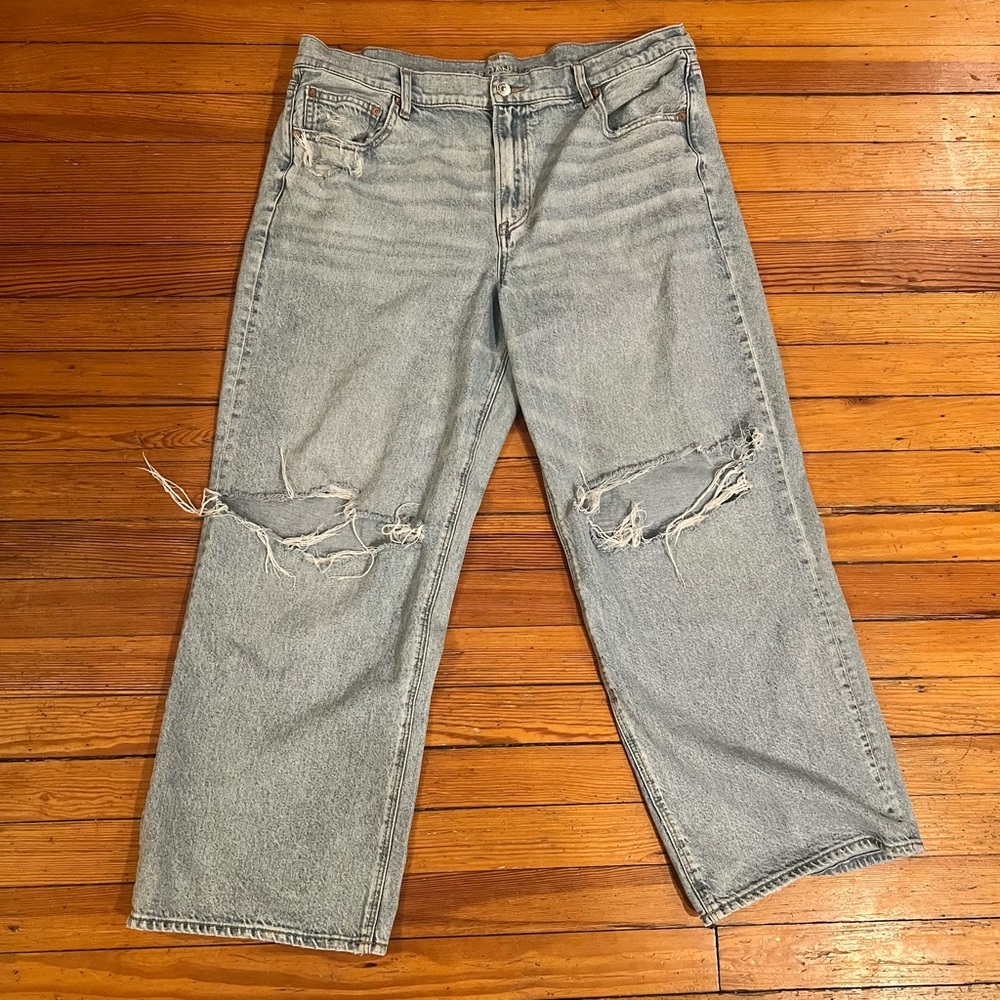 American Eagle Ripped Mom Jean Size 18